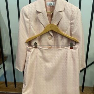 Le Suit Women's Pink Blazer and Skirt Set